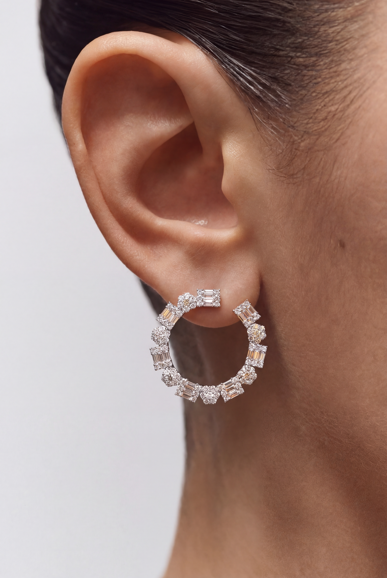 BUGUETTE & ROUND CLUSTER PLATINUM HOOP KÜPE